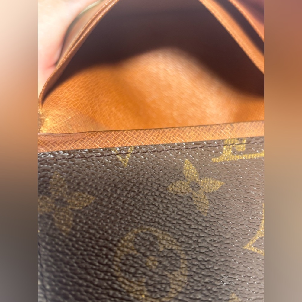 LOUIS VUITTON COMPACT WALLET - Picture 8 of 16